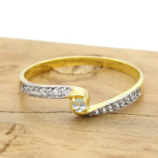 Anel Solitário com Água Marinha e 16 Diamante, em Ouro Amarelo 18 Kilates